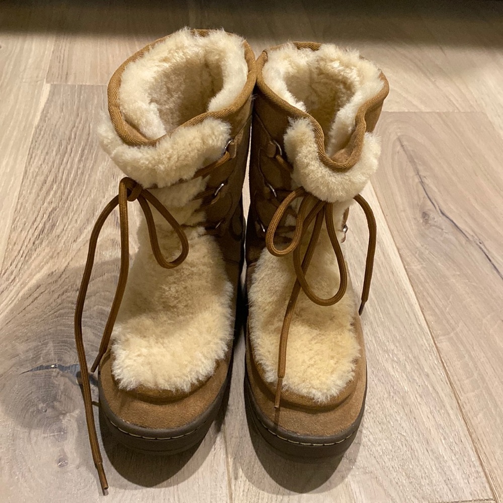 Uggs size 8 with sheepskin